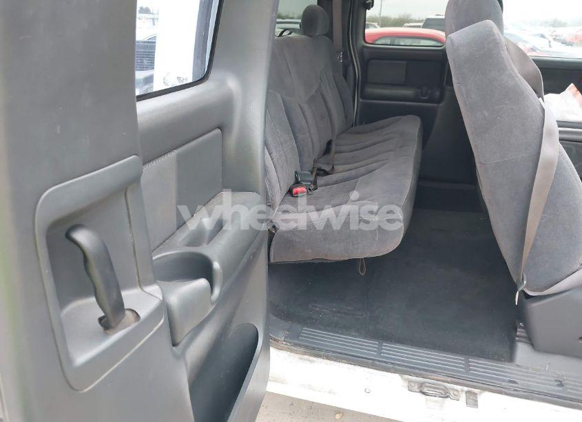 Photo 8 of 2002 Chevrolet Silverado 1500 LS (VIN 2GCEK19T221253556)