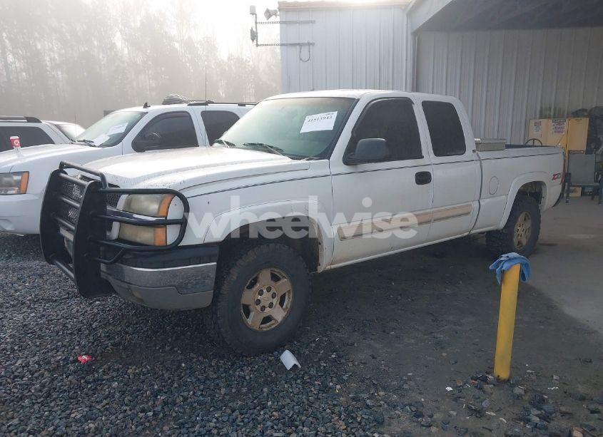 Photo 2 of 2003 Chevrolet Silverado 1500 LS (VIN 2GCEK19T231411251)