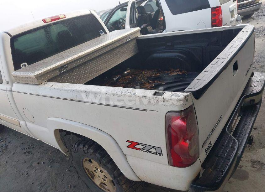 Photo 3 of 2003 Chevrolet Silverado 1500 LS (VIN 2GCEK19T231411251)