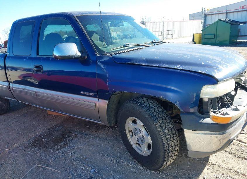 2000 Chevrolet Silverado 1500 LS (VIN 2GCEK19T2Y1322755) main photo