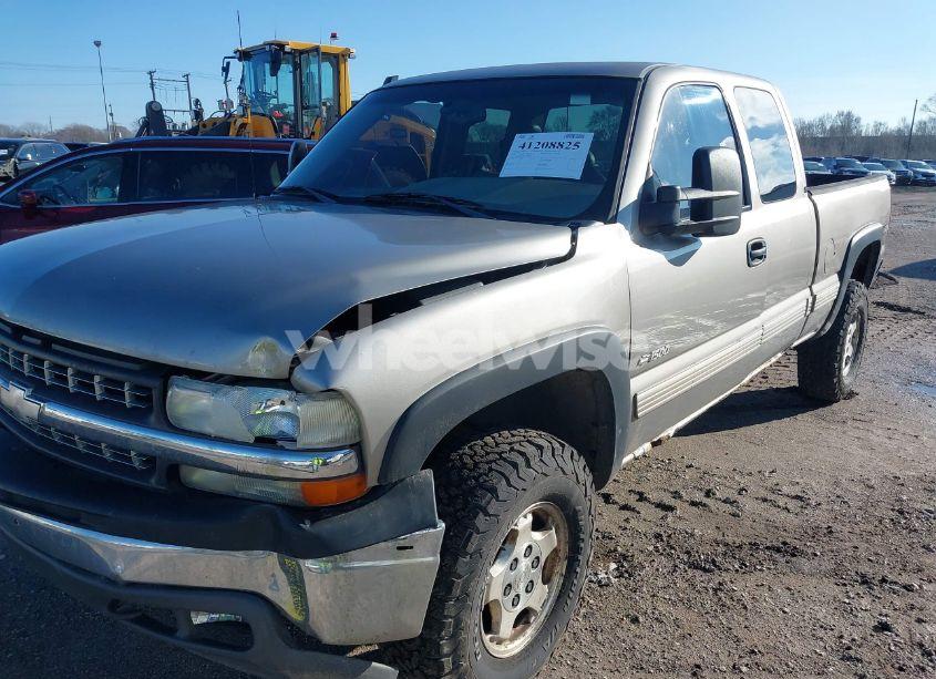 Photo 2 of 2000 Chevrolet Silverado 1500 LS (VIN 2GCEK19T2Y1405036)