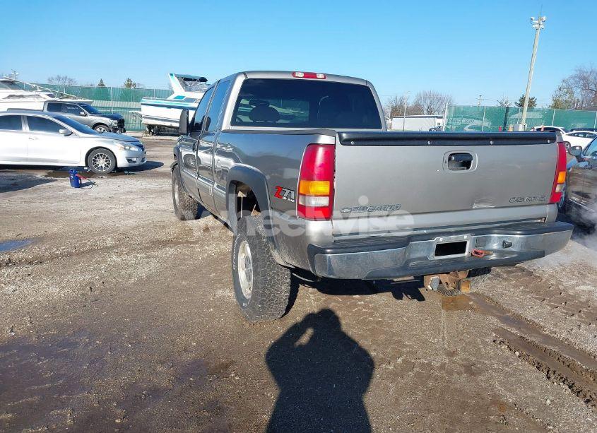 Photo 3 of 2000 Chevrolet Silverado 1500 LS (VIN 2GCEK19T2Y1405036)