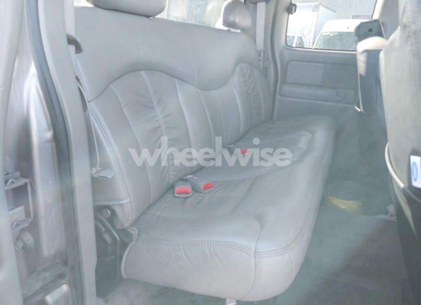 Photo 8 of 2000 Chevrolet Silverado 1500 LS (VIN 2GCEK19T2Y1405036)