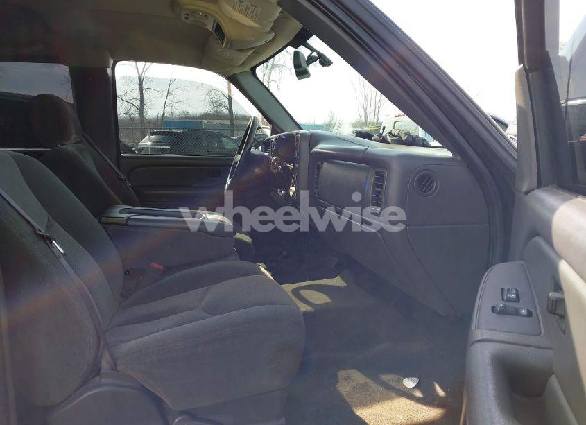 Photo 5 of 2004 Chevrolet Silverado 1500 LS (VIN 2GCEK19T341236817)