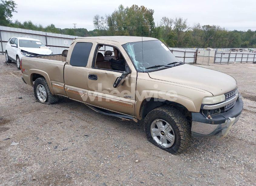 2000 Chevrolet Silverado 1500 LS (VIN 2GCEK19T3Y1308251) main photo