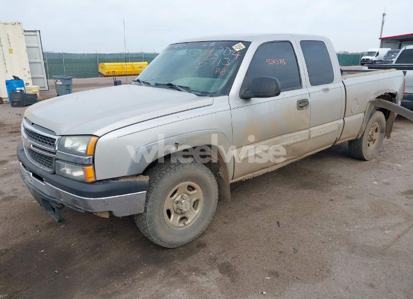 Photo 2 of 2004 Chevrolet Silverado 1500 LS (VIN 2GCEK19T441269535)
