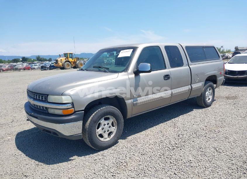 Photo 2 of 2000 Chevrolet Silverado 1500 LS (VIN 2GCEK19T4Y1311496)
