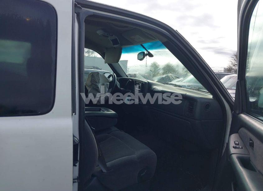 Photo 5 of 2002 Chevrolet Silverado 1500 LS (VIN 2GCEK19T521158411)