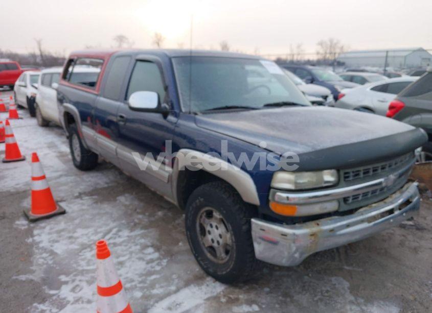 2001 Chevrolet Silverado 1500 LS (VIN 2GCEK19T611115940) main photo