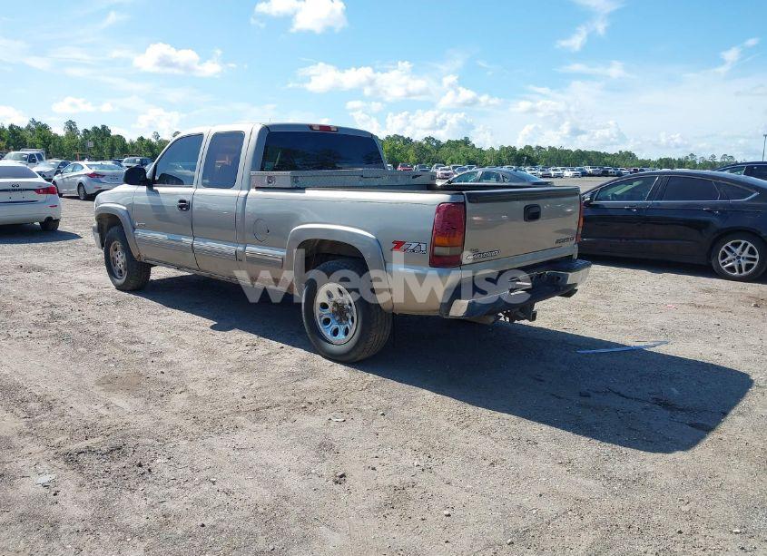 Photo 3 of 2002 Chevrolet Silverado 1500 LS (VIN 2GCEK19T721426682)