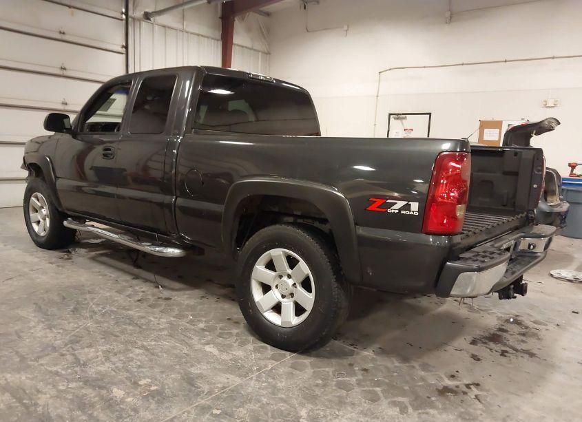 Photo 3 of 2003 Chevrolet Silverado 1500 LS (VIN 2GCEK19T731246930)