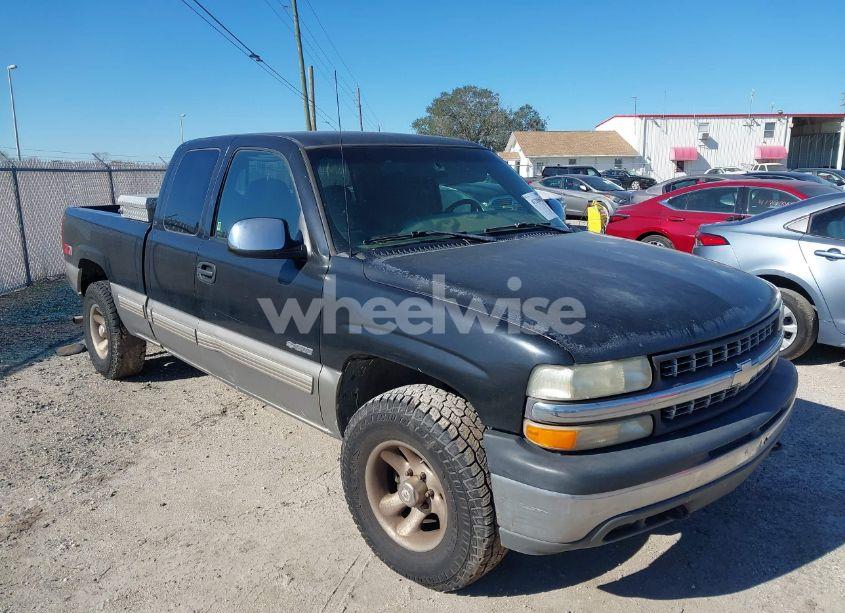 1999 Chevrolet Silverado 1500 LS (VIN 2GCEK19T7X1270795) main photo