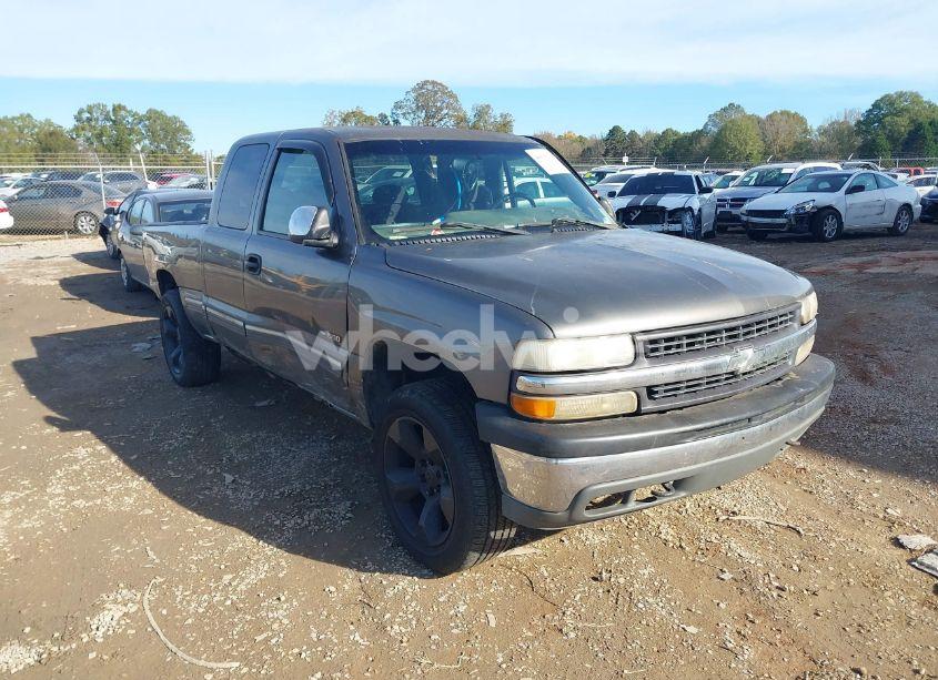 2000 Chevrolet Silverado 1500 LS (VIN 2GCEK19T7Y1311654) main photo