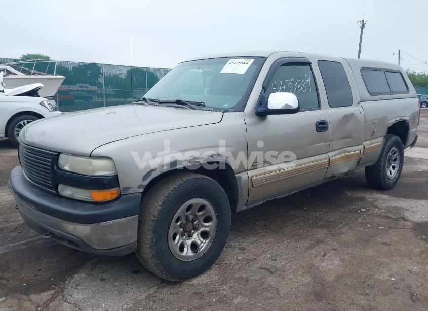 Photo 2 of 2002 Chevrolet Silverado 1500 LS (VIN 2GCEK19T821136693)