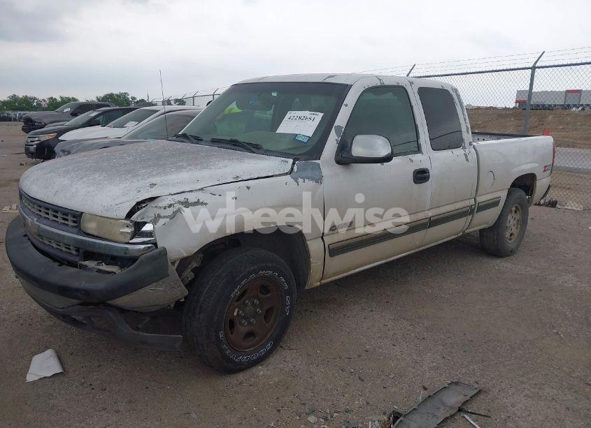 Photo 2 of 2002 Chevrolet Silverado 1500 LS (VIN 2GCEK19T821206919)