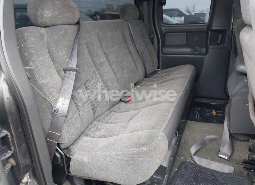 Photo 8 of 2003 Chevrolet Silverado 1500 LS (VIN 2GCEK19T831213564)