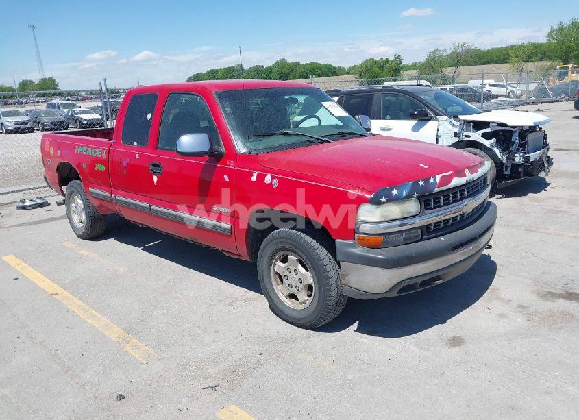 2000 Chevrolet Silverado 1500 LS (VIN 2GCEK19T8Y1185742) main photo