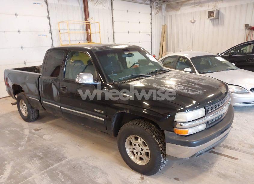 2000 Chevrolet Silverado 1500 LS (VIN 2GCEK19T8Y1335476) main photo