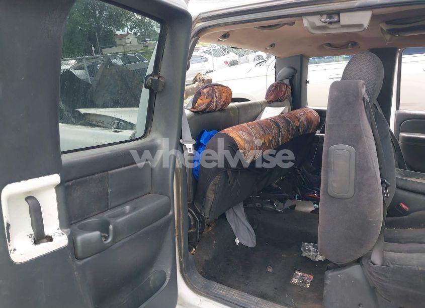 Photo 8 of 2000 Chevrolet Silverado 1500 LT (VIN 2GCEK19T9Y1110368)