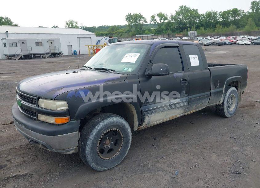 Photo 2 of 2000 Chevrolet Silverado 1500 LS (VIN 2GCEK19T9Y1143502)