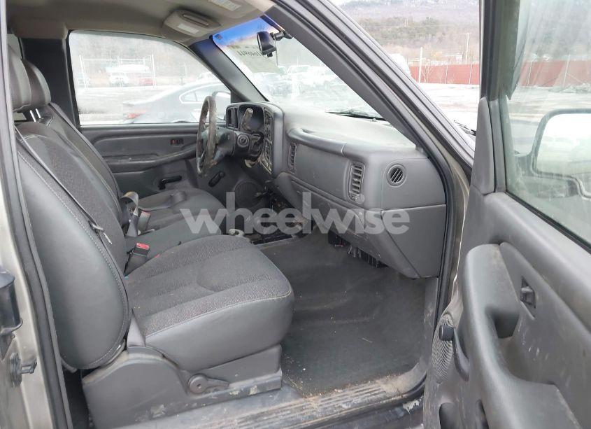 Photo 5 of 2003 Chevrolet Silverado 1500 (VIN 2GCEK19TX31272325)