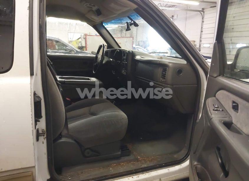 Photo 5 of 2003 Chevrolet Silverado 1500 LS (VIN 2GCEK19TX31367127)