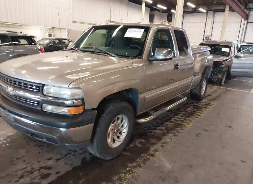 Photo 2 of 1999 Chevrolet Silverado 1500 LS (VIN 2GCEK19TXX1283086)