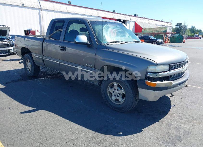 2000 Chevrolet Silverado 1500 LS (VIN 2GCEK19TXY1327895) main photo