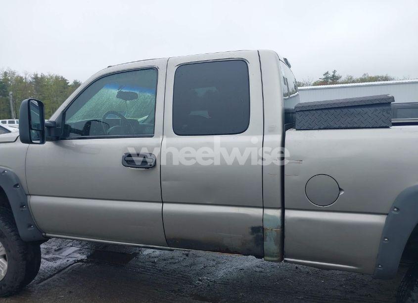 Photo 6 of 2003 Chevrolet Silverado 1500 (VIN 2GCEK19V031130549)