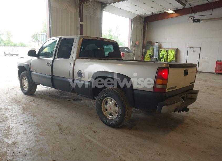 Photo 3 of 2000 Chevrolet Silverado 1500 LS (VIN 2GCEK19V0Y1343699)