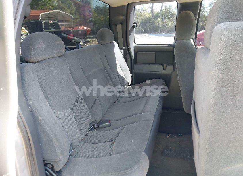 Photo 8 of 2005 Chevrolet Silverado 1500 LS (VIN 2GCEK19V151332190)