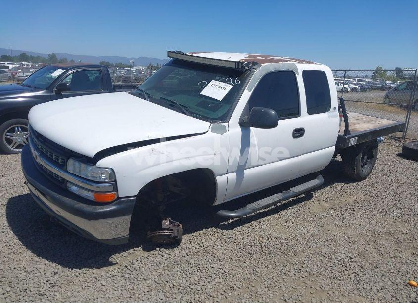 Photo 2 of 1999 Chevrolet Silverado 1500 (VIN 2GCEK19V1X1121087)