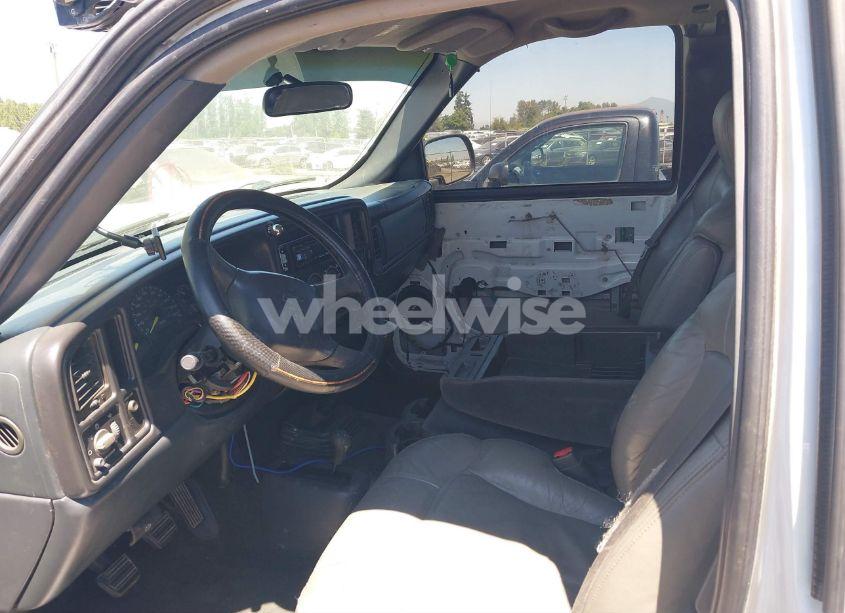 Photo 5 of 1999 Chevrolet Silverado 1500 (VIN 2GCEK19V1X1121087)