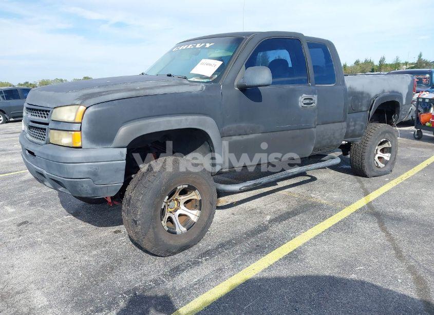 Photo 2 of 2004 Chevrolet Silverado 1500 LS (VIN 2GCEK19V241158774)