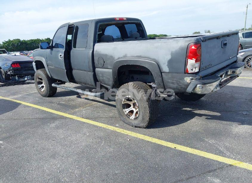 Photo 3 of 2004 Chevrolet Silverado 1500 LS (VIN 2GCEK19V241158774)