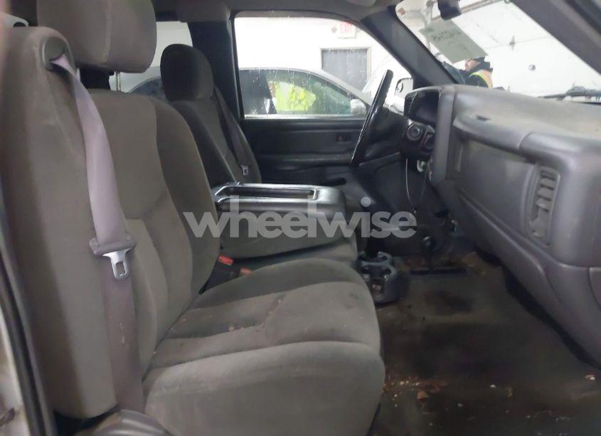 Photo 5 of 2004 Chevrolet Silverado 1500 LS (VIN 2GCEK19V341223535)