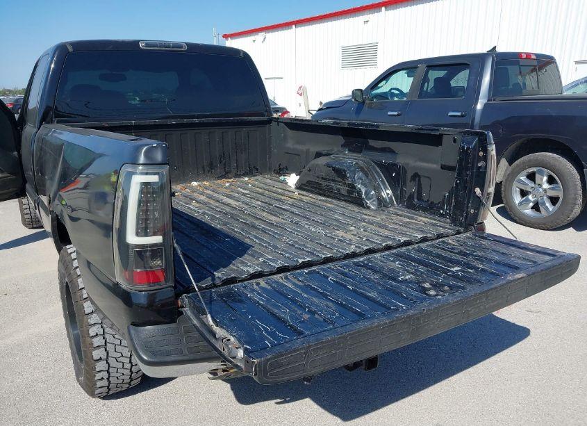 Photo 19 of 2005 Chevrolet Silverado 1500 LS (VIN 2GCEK19V551358730)