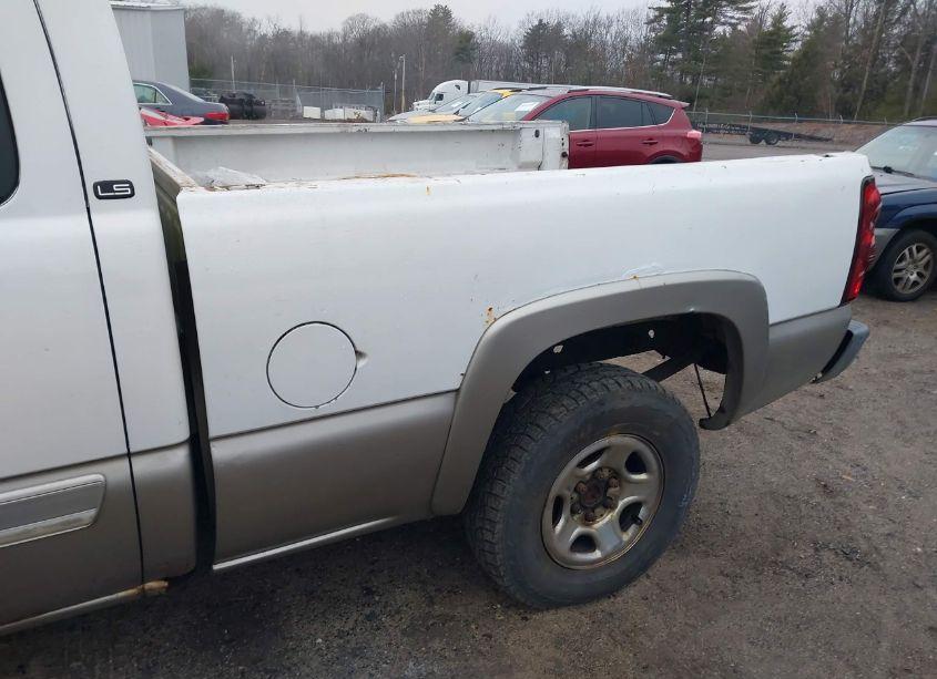 Photo 21 of 2003 Chevrolet Silverado 1500 LS (VIN 2GCEK19VX31343508)