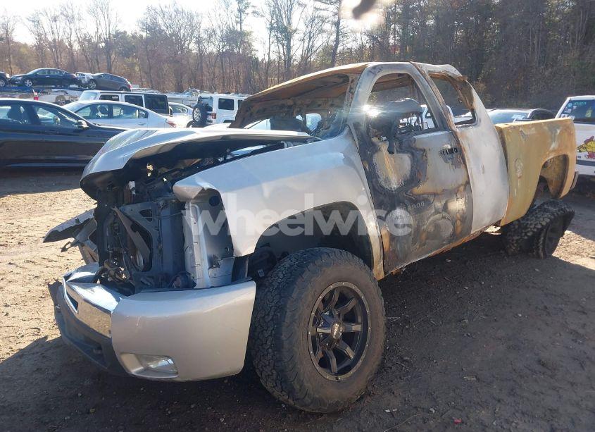 Photo 2 of 2009 Chevrolet Silverado 1500 LT (VIN 2GCEK29J391112770)
