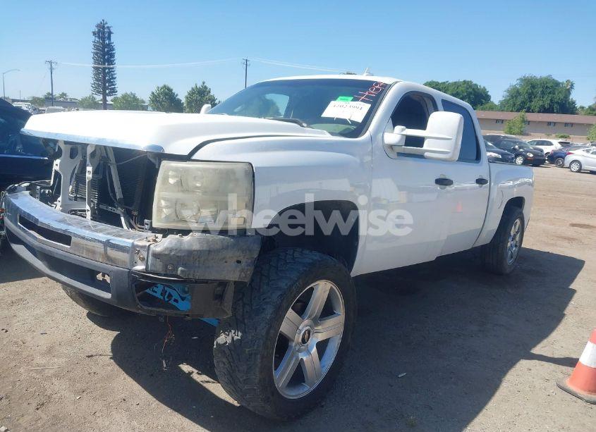 Photo 2 of 2007 Chevrolet Silverado 1500 LT1 (VIN 2GCFC13Y871537190)