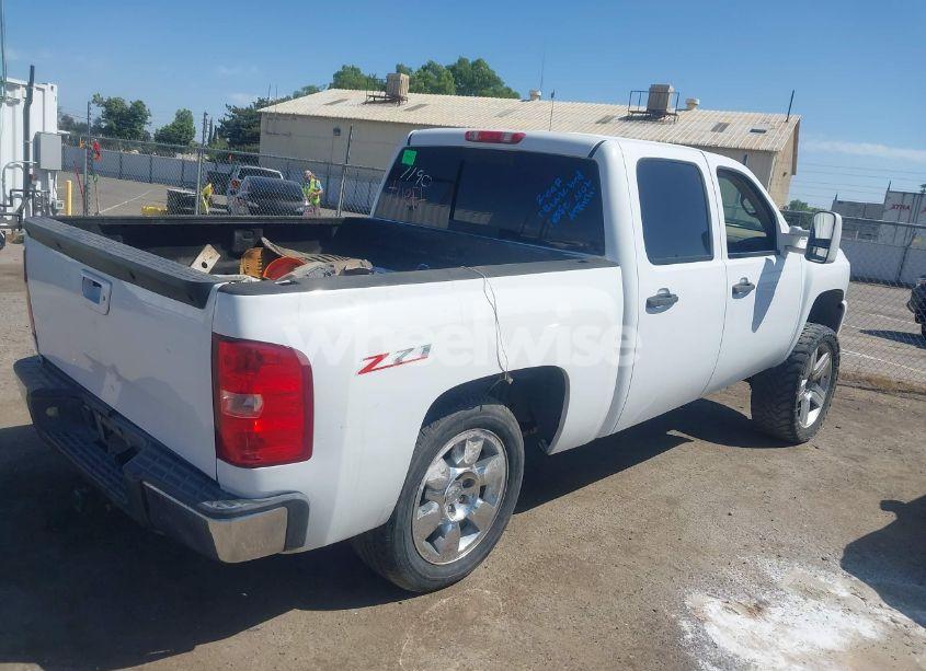 Photo 4 of 2007 Chevrolet Silverado 1500 LT1 (VIN 2GCFC13Y871537190)