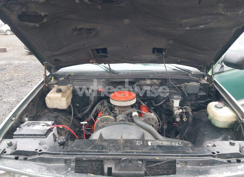 Photo 10 of 1989 Chevrolet Gmt-400 C2500 (VIN 2GCFC29K8K1226067)