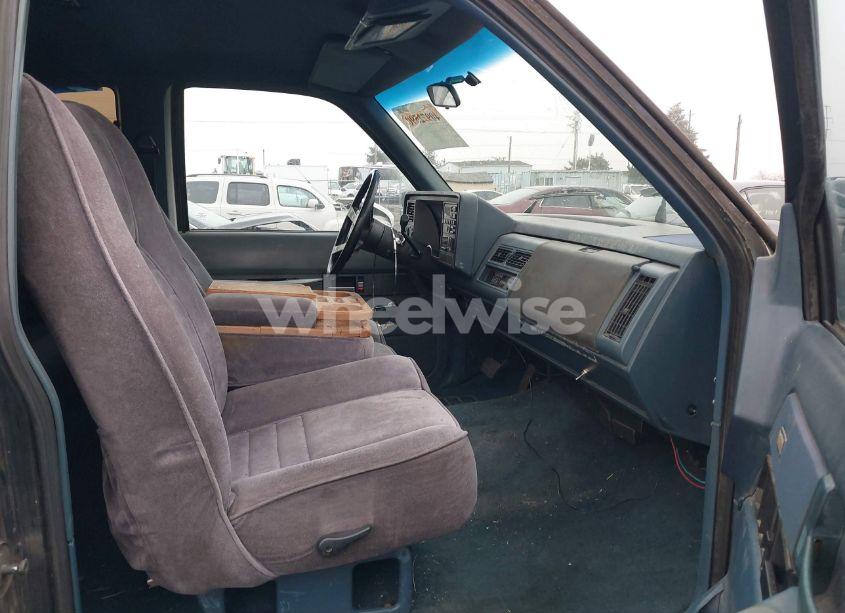 Photo 5 of 1989 Chevrolet Gmt-400 C2500 (VIN 2GCFC29K8K1226067)