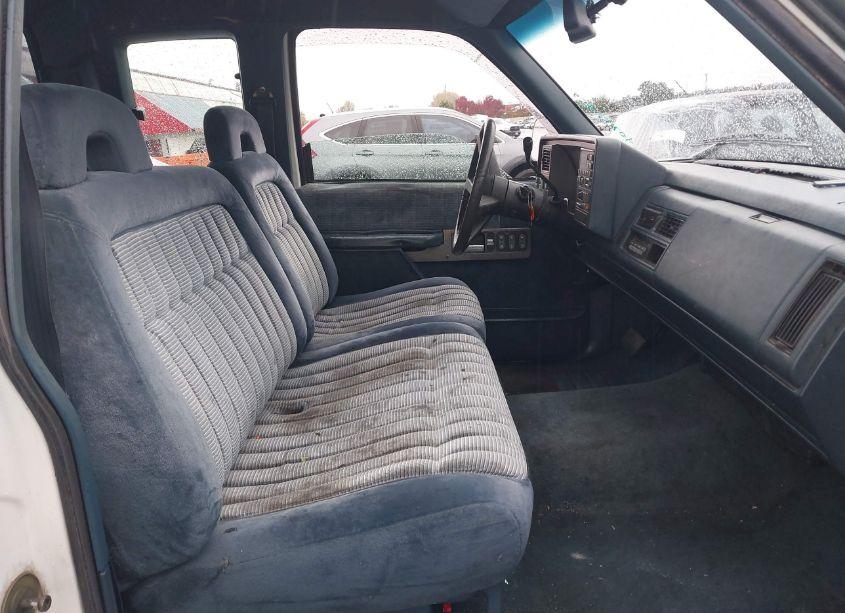 Photo 5 of 1992 Chevrolet Gmt-400 C2500 (VIN 2GCFC29KXN1264601)