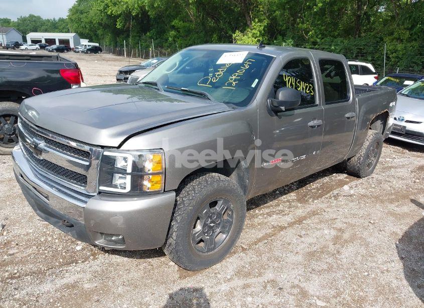 Photo 2 of 2008 Chevrolet Silverado 1500 LT1 (VIN 2GCFK13Y081130064)