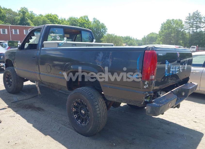 Photo 3 of 1988 Chevrolet Gmt-400 K2500 (VIN 2GCFK24K5J1302224)