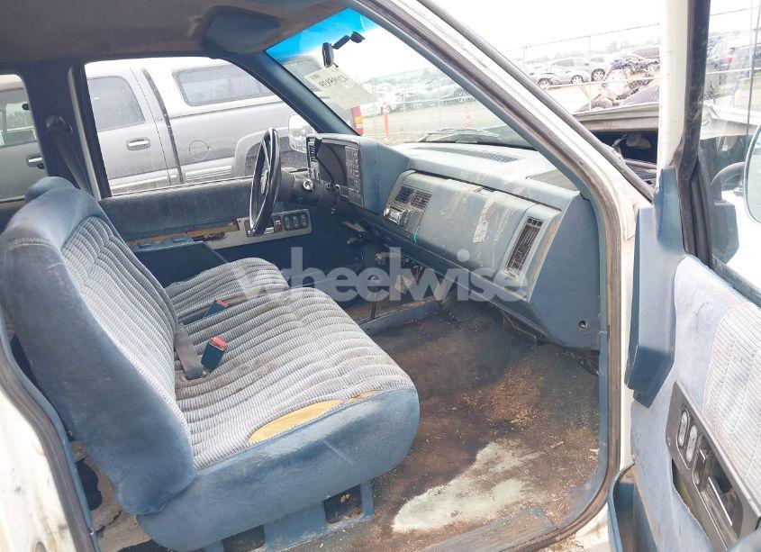 Photo 5 of 1990 Chevrolet Gmt-400 K2500 (VIN 2GCFK29K2L1234170)