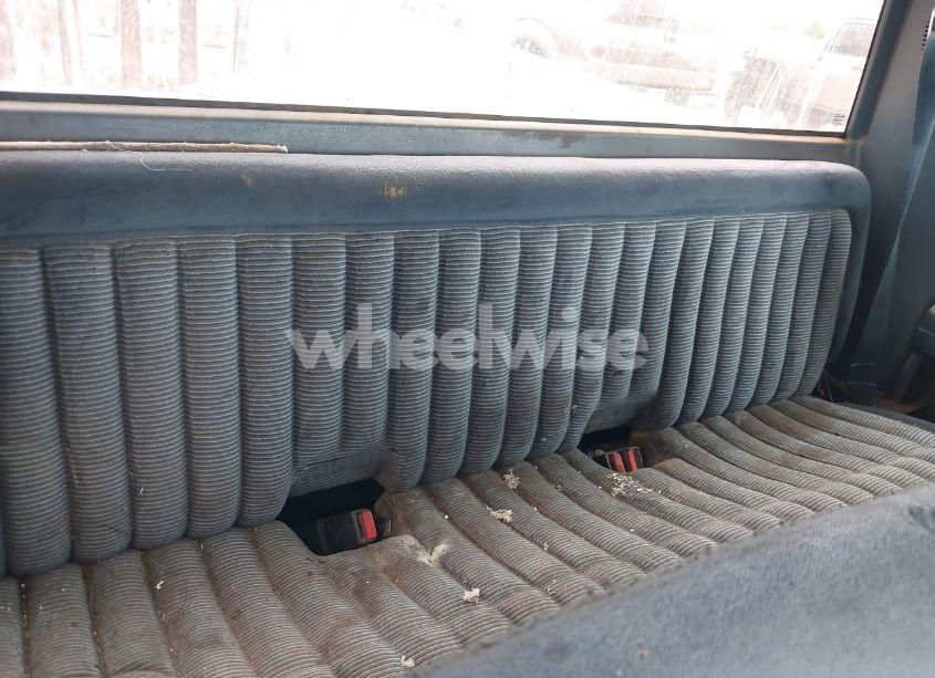 Photo 8 of 1990 Chevrolet Gmt-400 K2500 (VIN 2GCFK29K2L1234170)