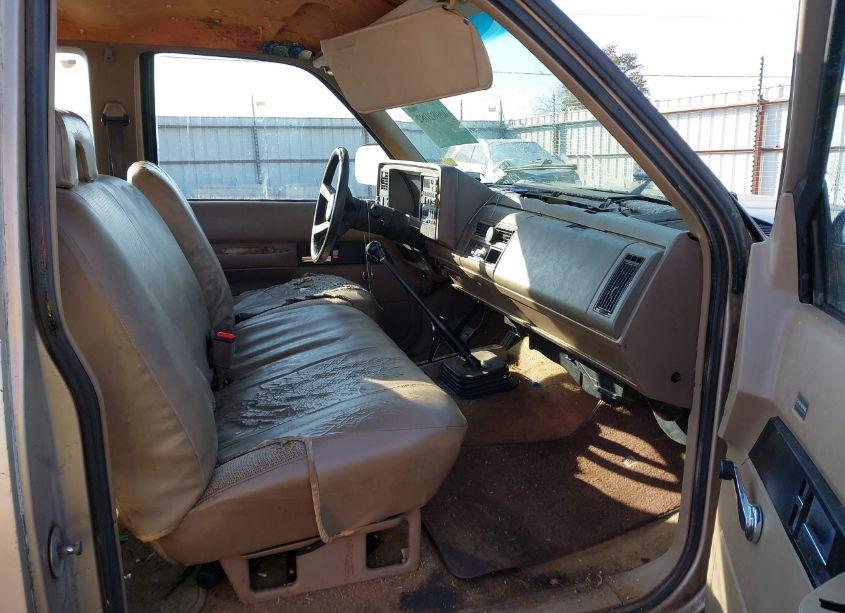 Photo 5 of 1992 Chevrolet Gmt-400 K2500 (VIN 2GCFK29K8N1128308)