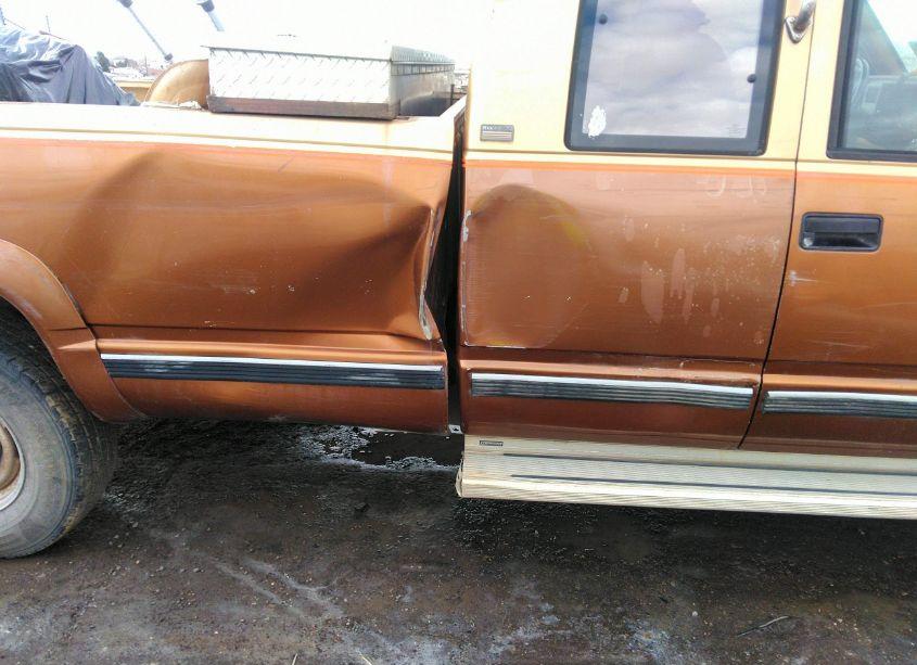 Photo 6 of 1990 Chevrolet Gmt-400 K2500 (VIN 2GCGK29K9L1167748)